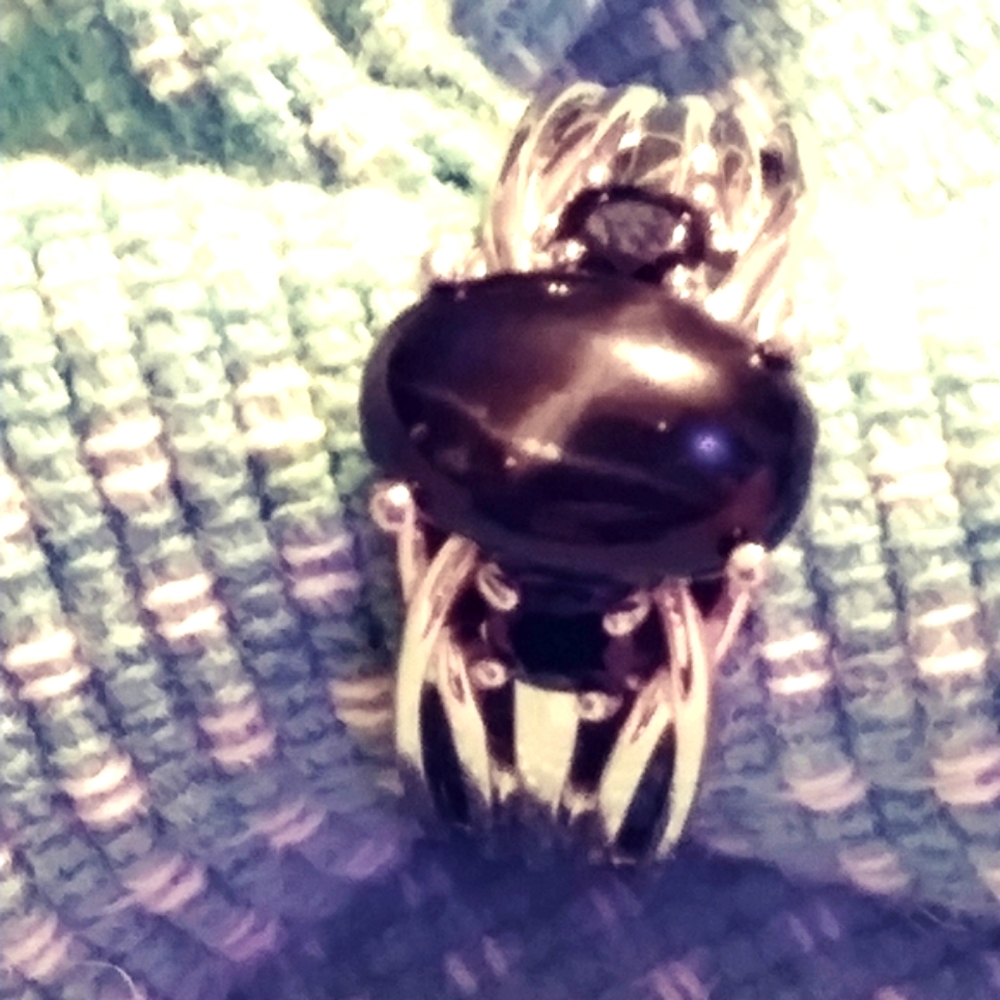 MEN'S- 🔥BLACK STAR OF INDIA/ BLACK SPINEL ON SHOULDERS.✔️STERLING RING. Sz 10.